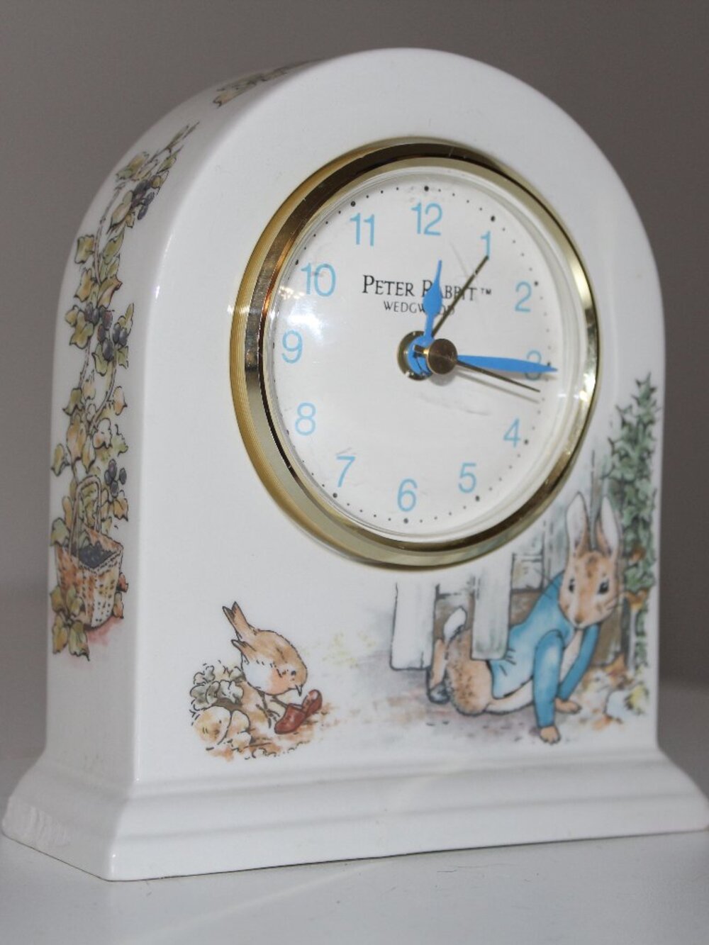 Vintage Wedge Wood Table Dome Clock Peter Rabbit Porcelain White Made in Japan